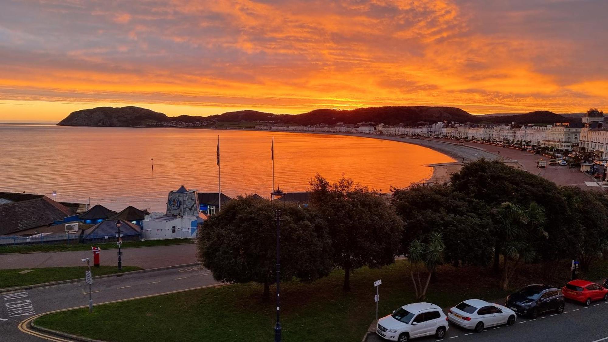Min Y Don Llandudno (Adults Only) Hotell Exteriör bild